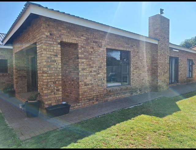 2 BEDROOM HOUSE FOR SALE IN ADAMAYVIEW